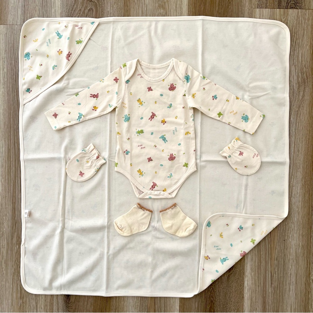 [NWOT] WITHORGANIC Organic Cotton 100% Baby Swaddle+Bodysuit+Mittens+Socks Set